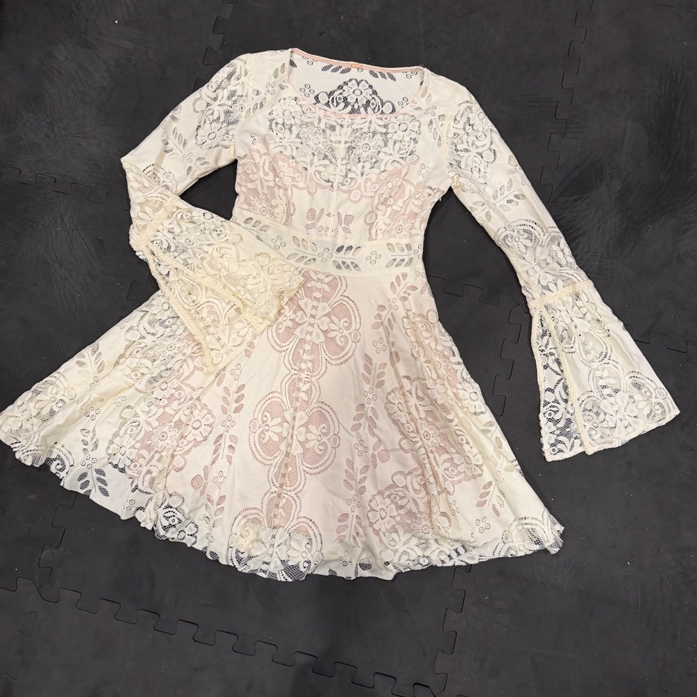 Free People Lace Dress BellSleeve Cream XS Like New Bridal Boho Summer Coachella